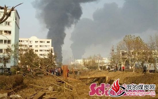 青岛爆炸已致6人遇难40余人伤 重卡被掀翻(图)